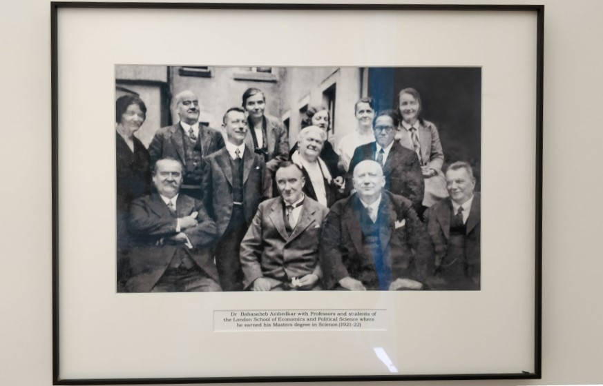 Ambedkar With His Professors And Students Of The London - Babasaheb Ambedkar In Foreign - HD Wallpaper 