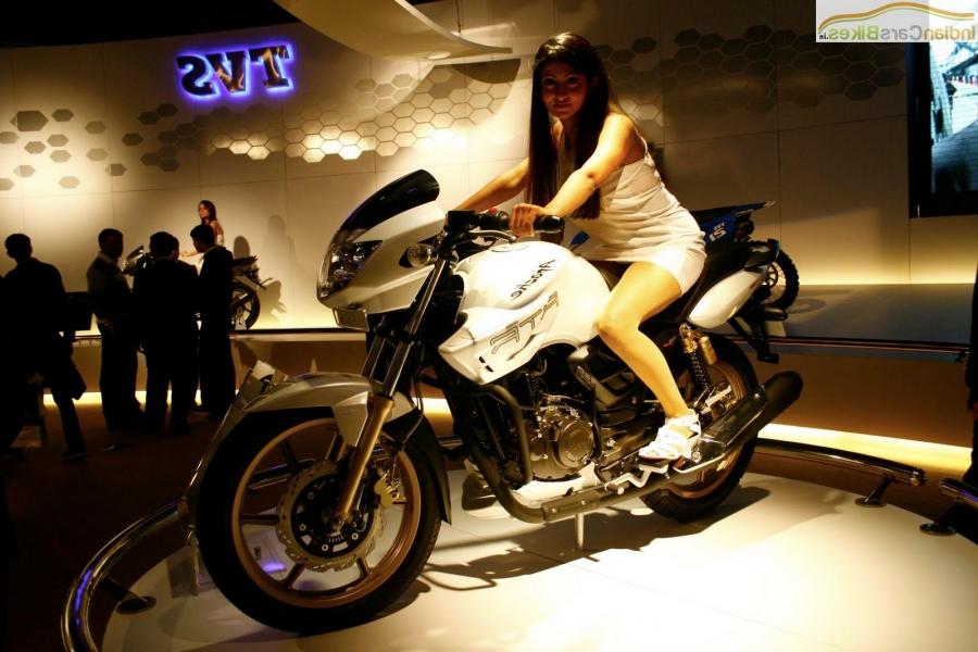 The Revolution Of The Indian Automobile Industry - Motorcycle - HD Wallpaper 