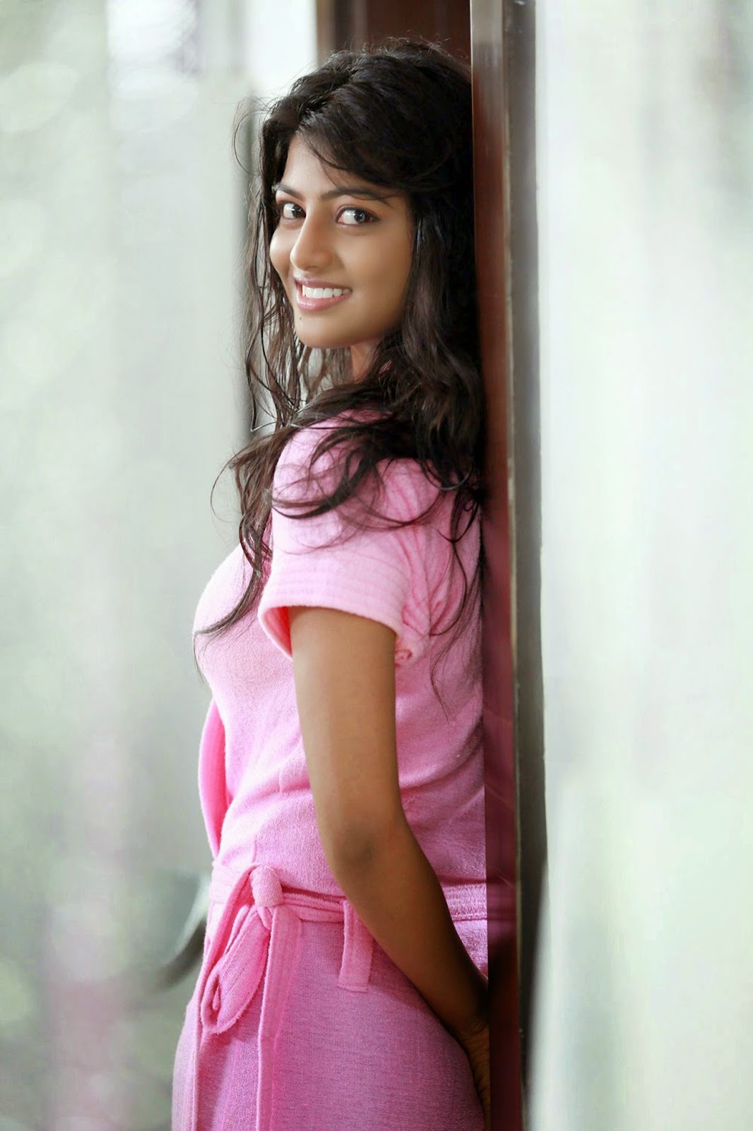 Rakshitha Hd Wallpapers Download Hot Actress Of South - Actress Hot Photos  Download - 1066x1600 Wallpaper 