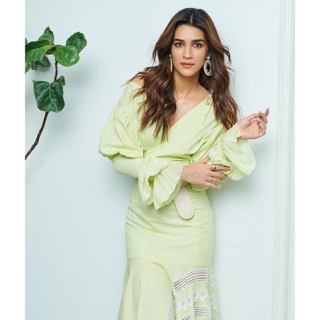 Kriti Sanon Outfits 2019 - HD Wallpaper 