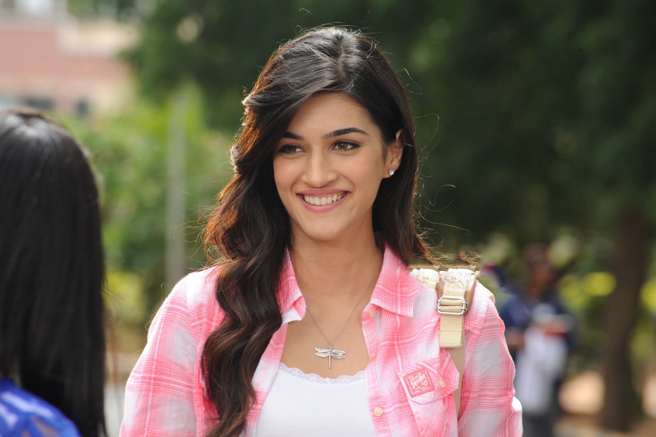 Kriti Sanon Images Download - HD Wallpaper 