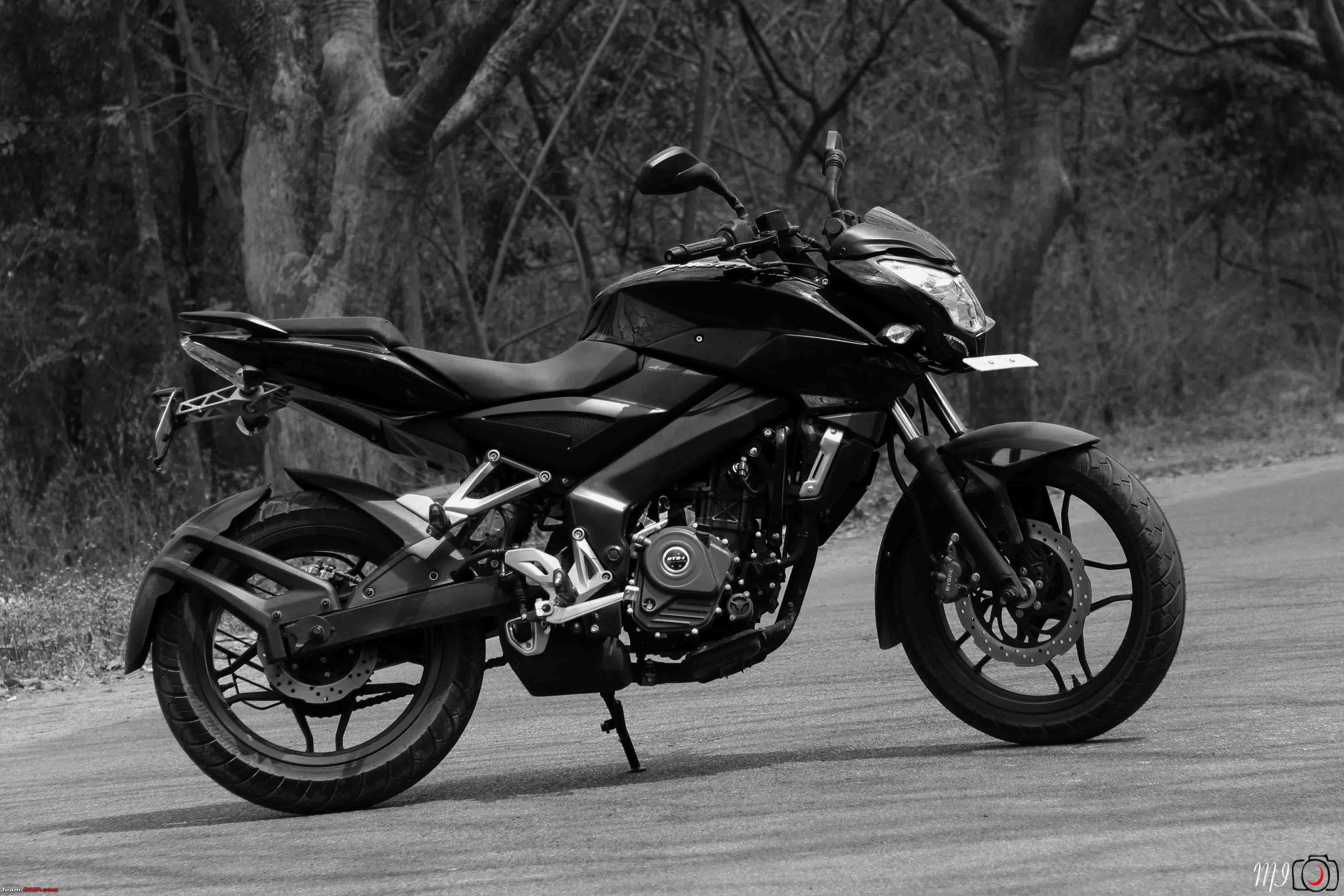 Pulsar 200 Ns Hd Wallpaper - Bajaj Pulsar 200 Ns Black - HD Wallpaper 