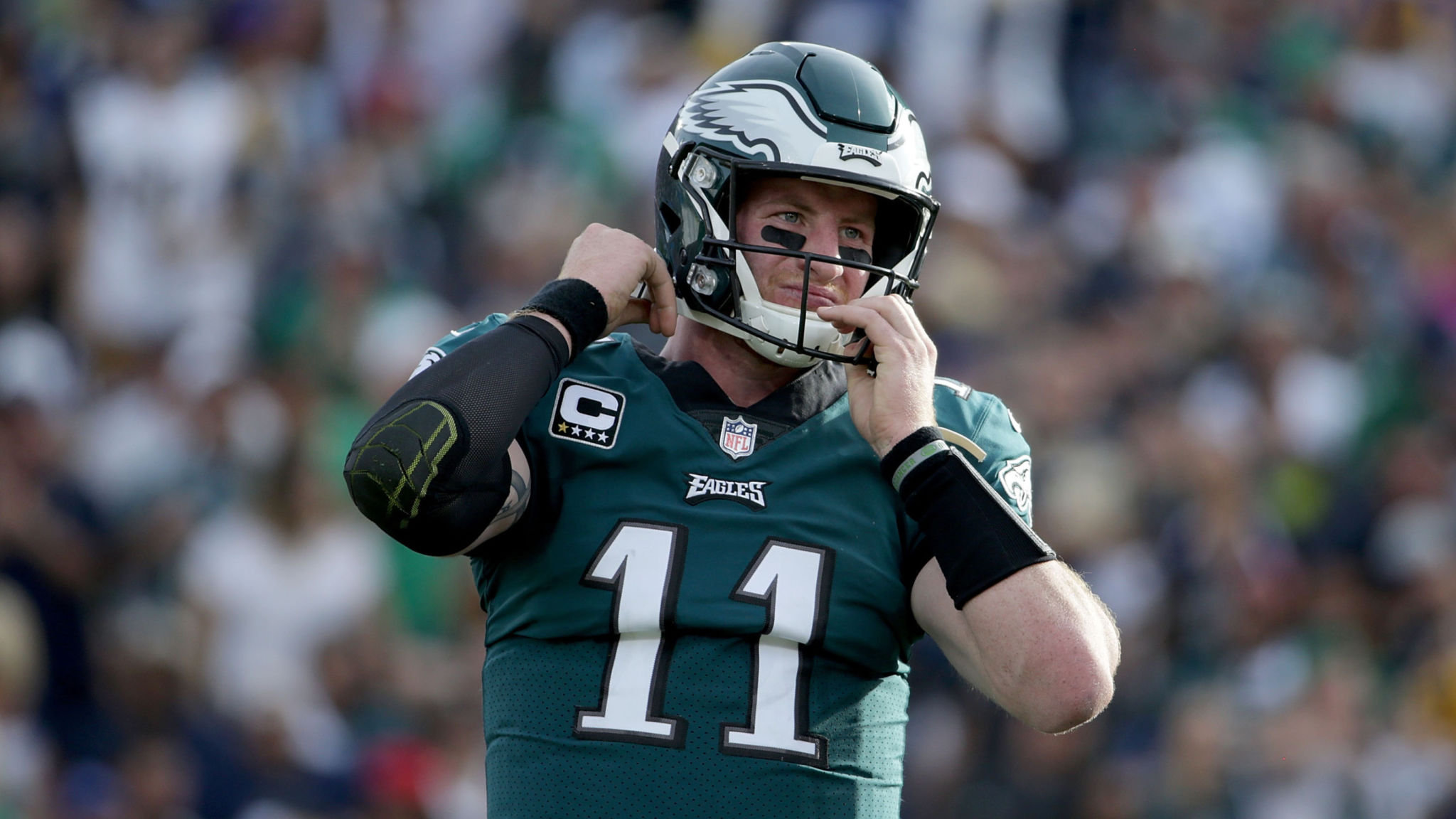 Carson Wentz Has Thrown A Record 33 Touchdown Passes - Carson Wentz Touchdown - HD Wallpaper 