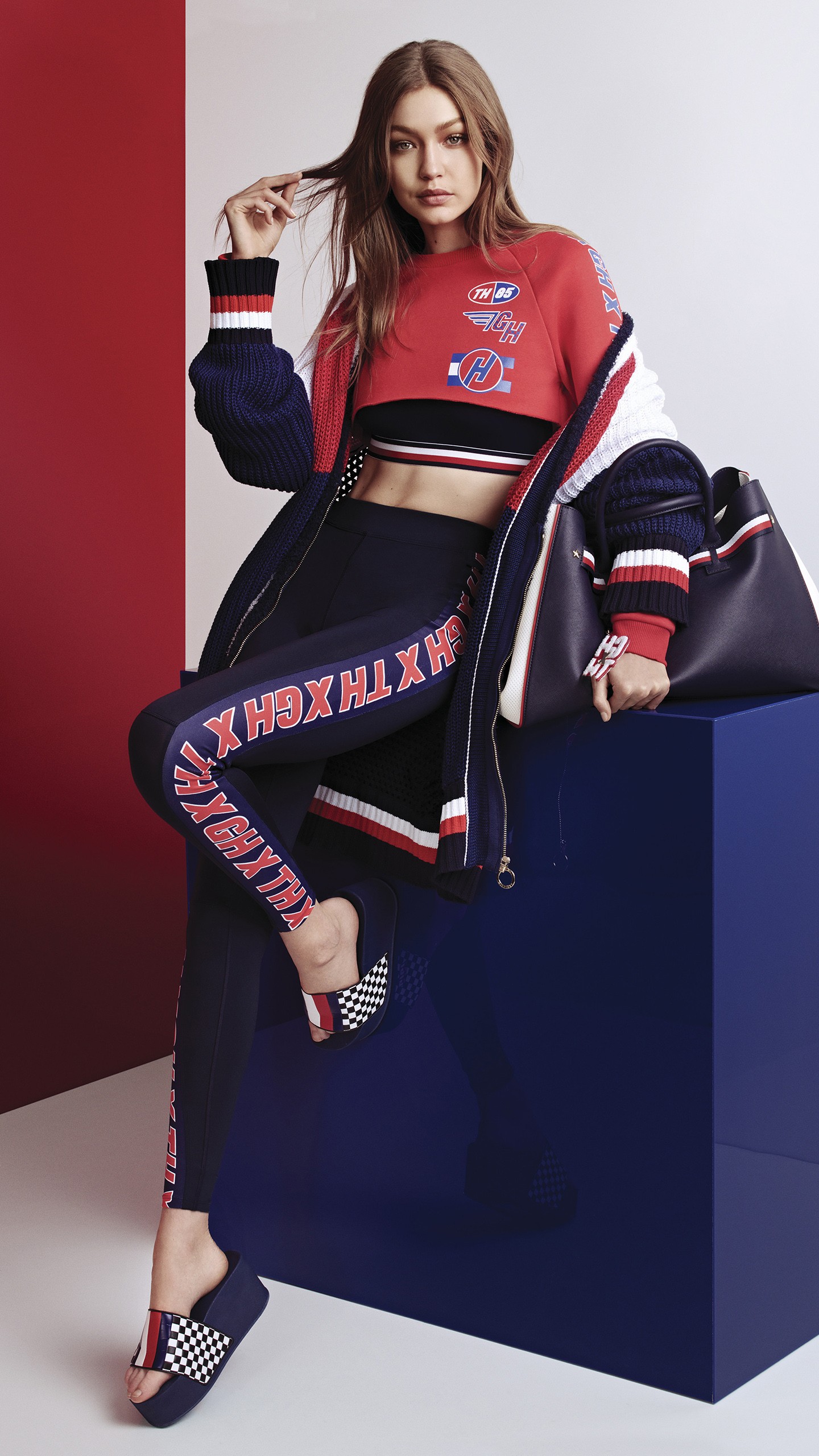 Gigi Hadid Ft Tommy Hilfiger - HD Wallpaper 