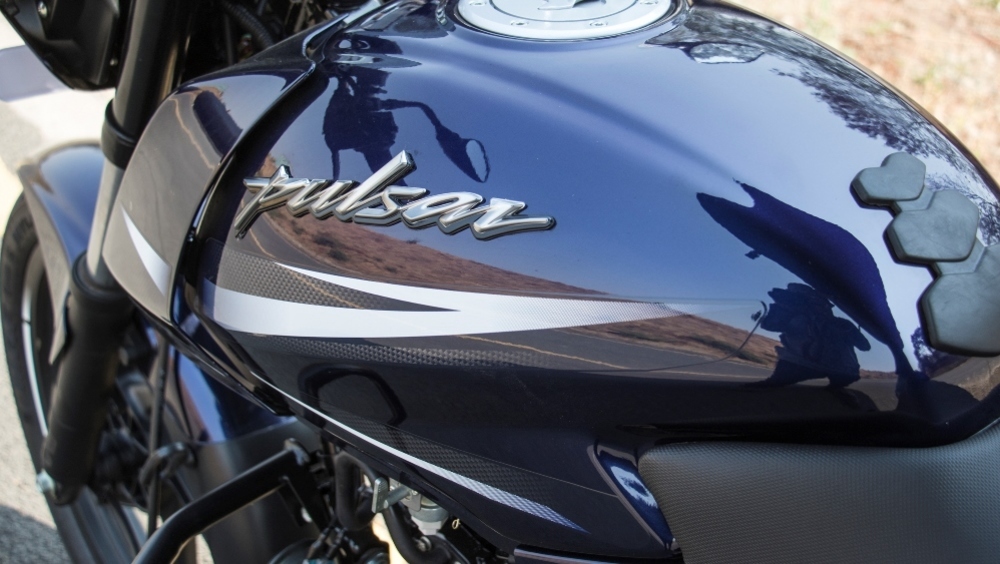 Pulsar 180 Tank Sticker - HD Wallpaper 