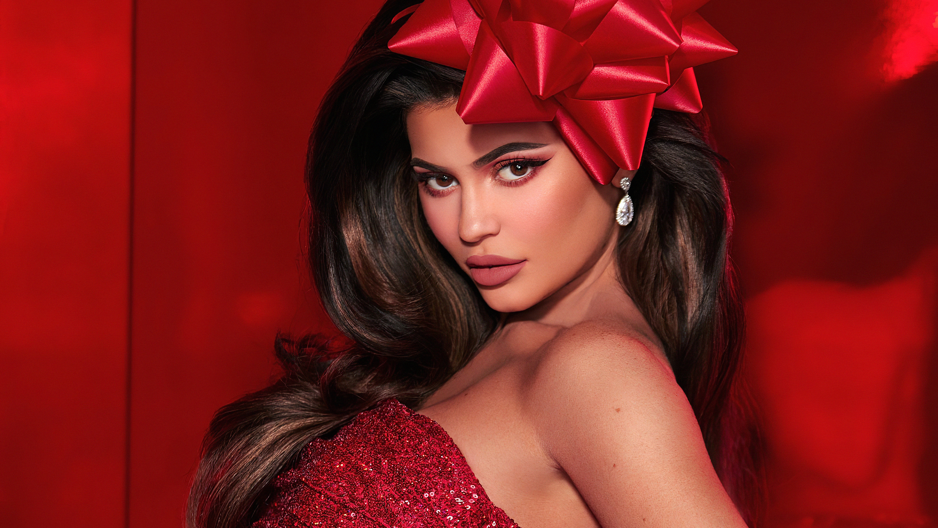 Kylie Cosmetics Holiday Collection 2019 - HD Wallpaper 