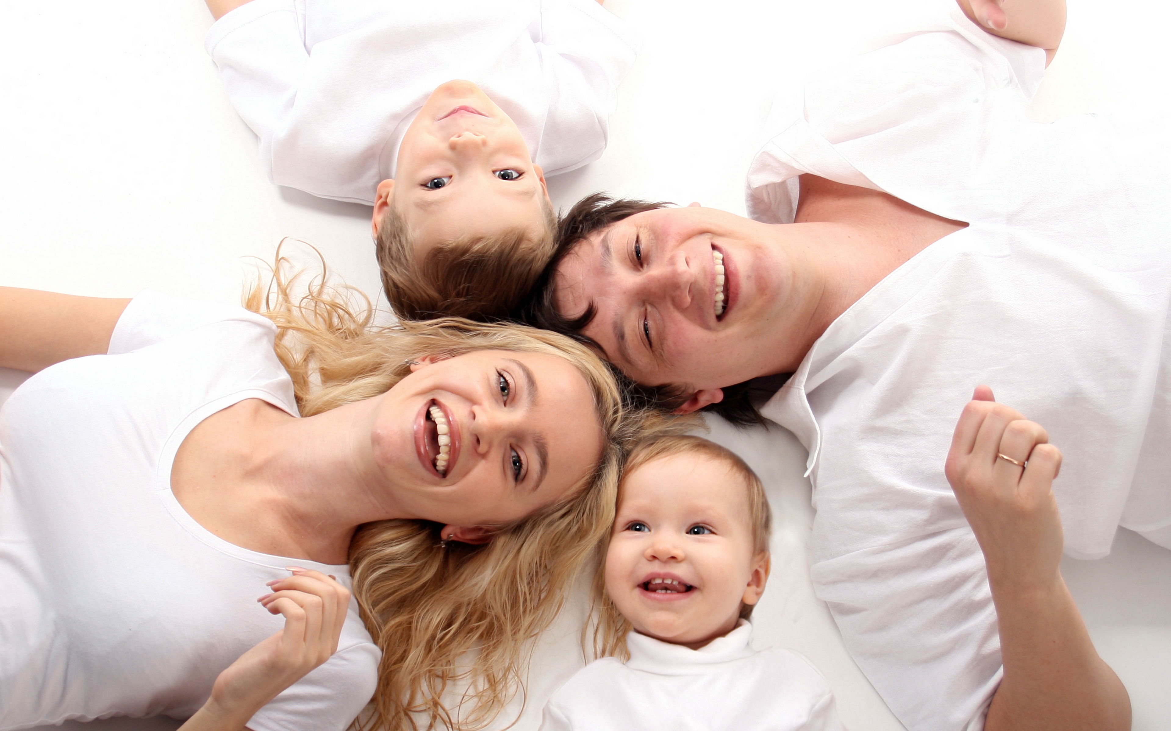 Wallpaper Mom, Dad, Kids, Smile - Mom Dad Baby Smile - HD Wallpaper 