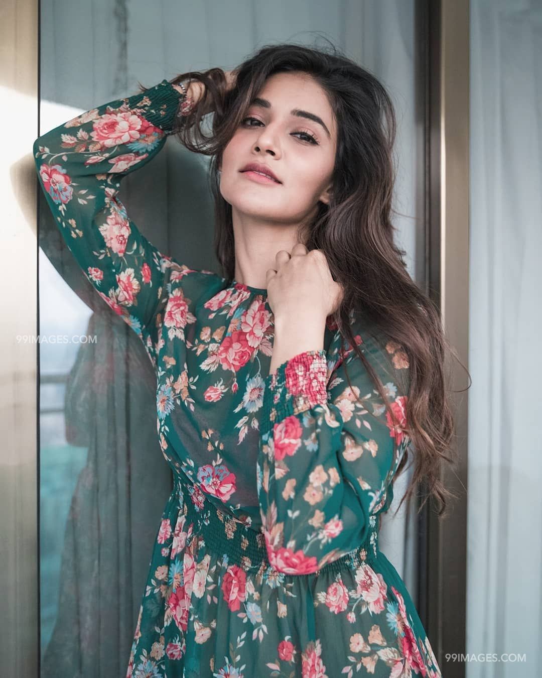 Mukti Mohan Best Hd Wallpapers/images 
 Title Mukti - Photo Shoot - HD Wallpaper 