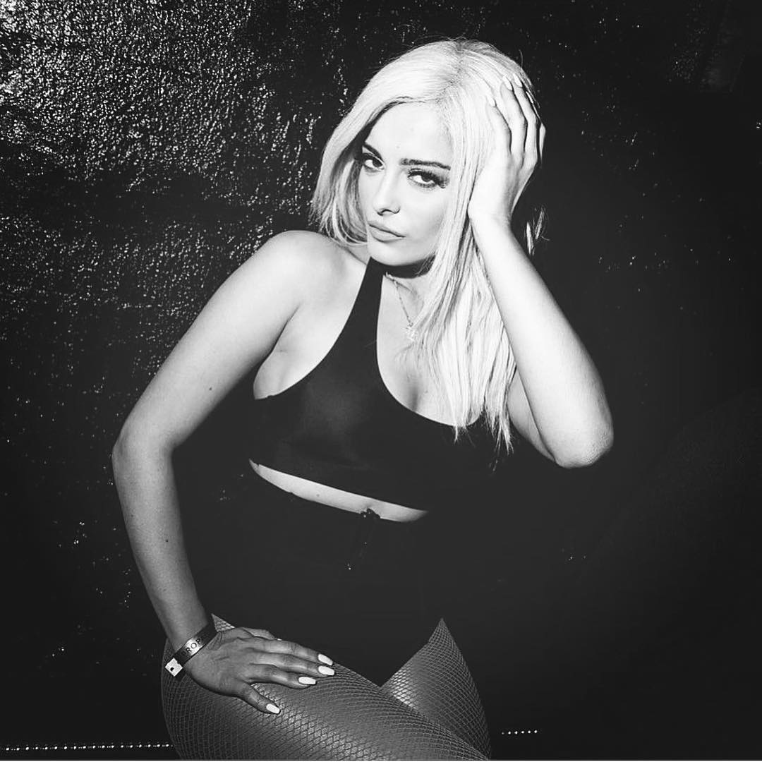 Bebe - Bebe Rexha Black Background - HD Wallpaper 