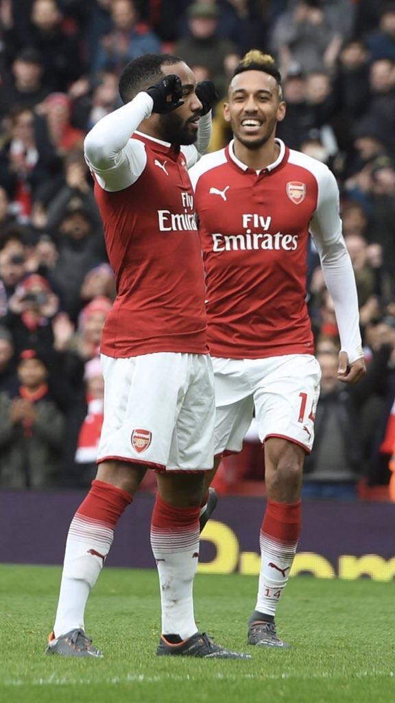 Lacazette And Aubameyang Wallpaper Iphone - HD Wallpaper 