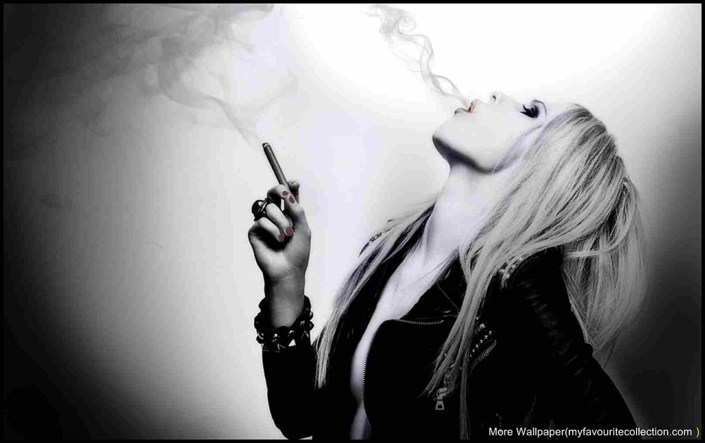 Avril Lavigne Smoking - HD Wallpaper 