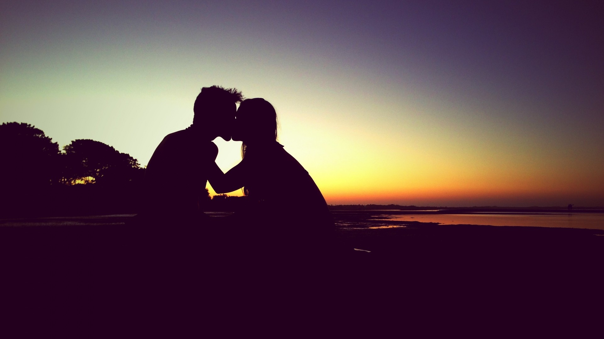 Preview Wallpaper Kiss, Silhouette, Couple, Love, Sunset - Romantic Hd - HD Wallpaper 