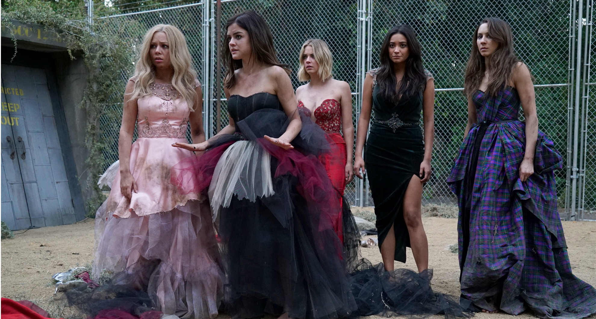 Pretty Little Liars Dollhouse - HD Wallpaper 