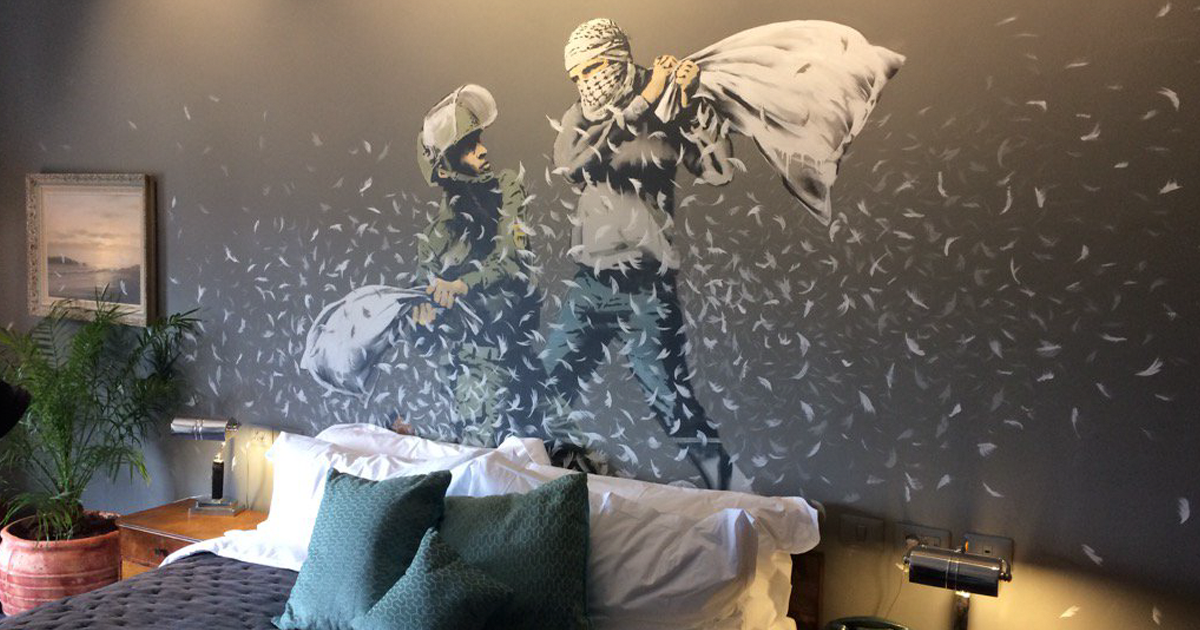 Walled Off Hotel Banksy - HD Wallpaper 