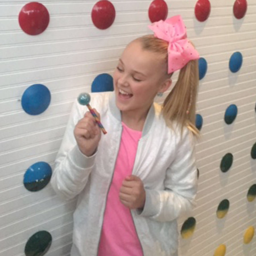 Jojosiwa Wallpaper - Girl - HD Wallpaper 