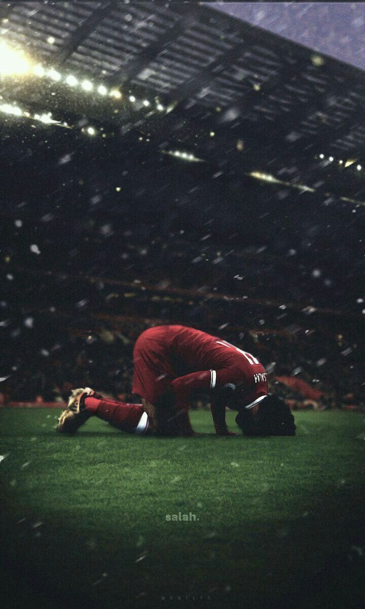 Mo Salah Sujud Wallpaper Hd - HD Wallpaper 