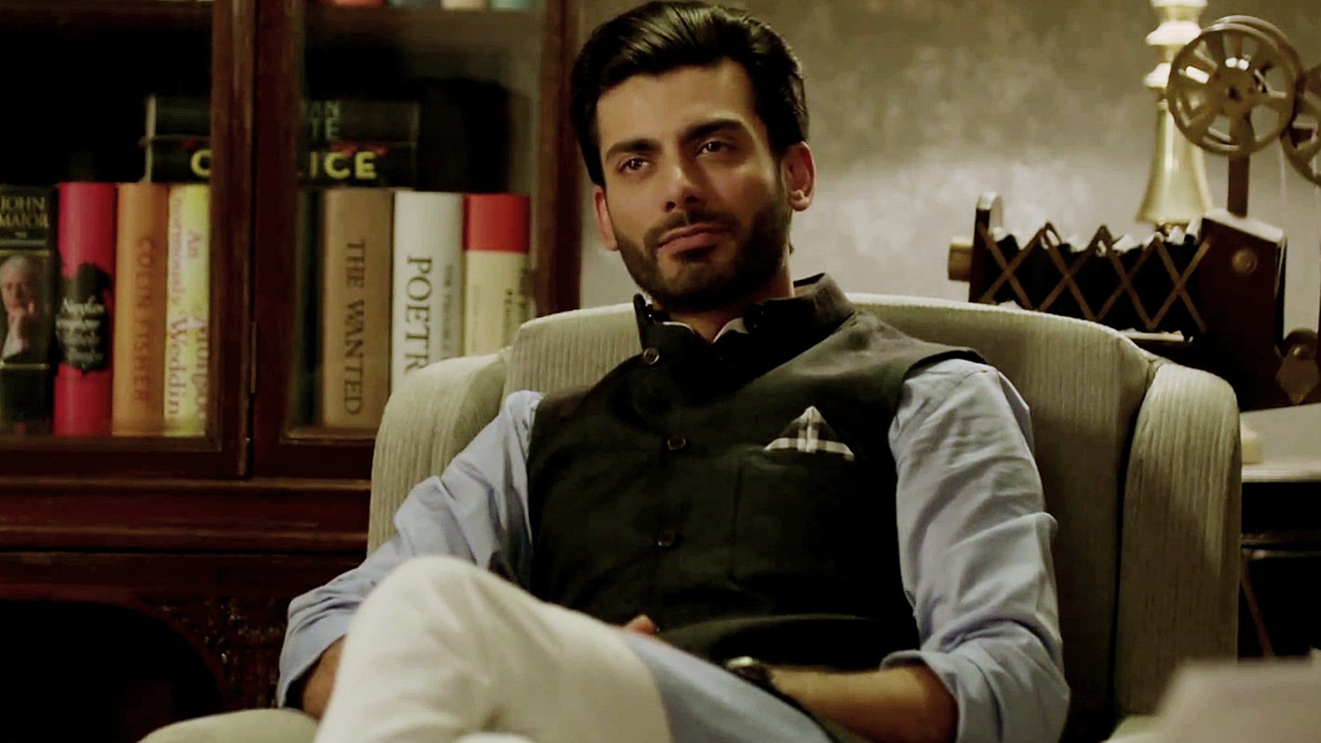 Fawad Khan Wallpaper - Khoobsurat Movie Fawad Khan - HD Wallpaper 