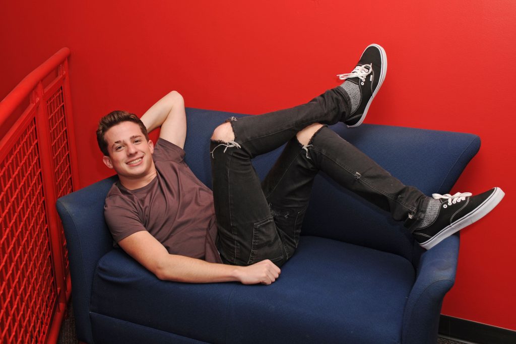 Charlie Puth 2018 Wallpaper - Charlie Puth 2018 Photoshoot - HD Wallpaper 