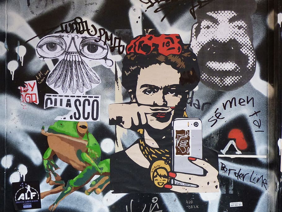 Frida Kahlo While Holding White Android Smartphone - Graffiti Frida Kahlo - HD Wallpaper 