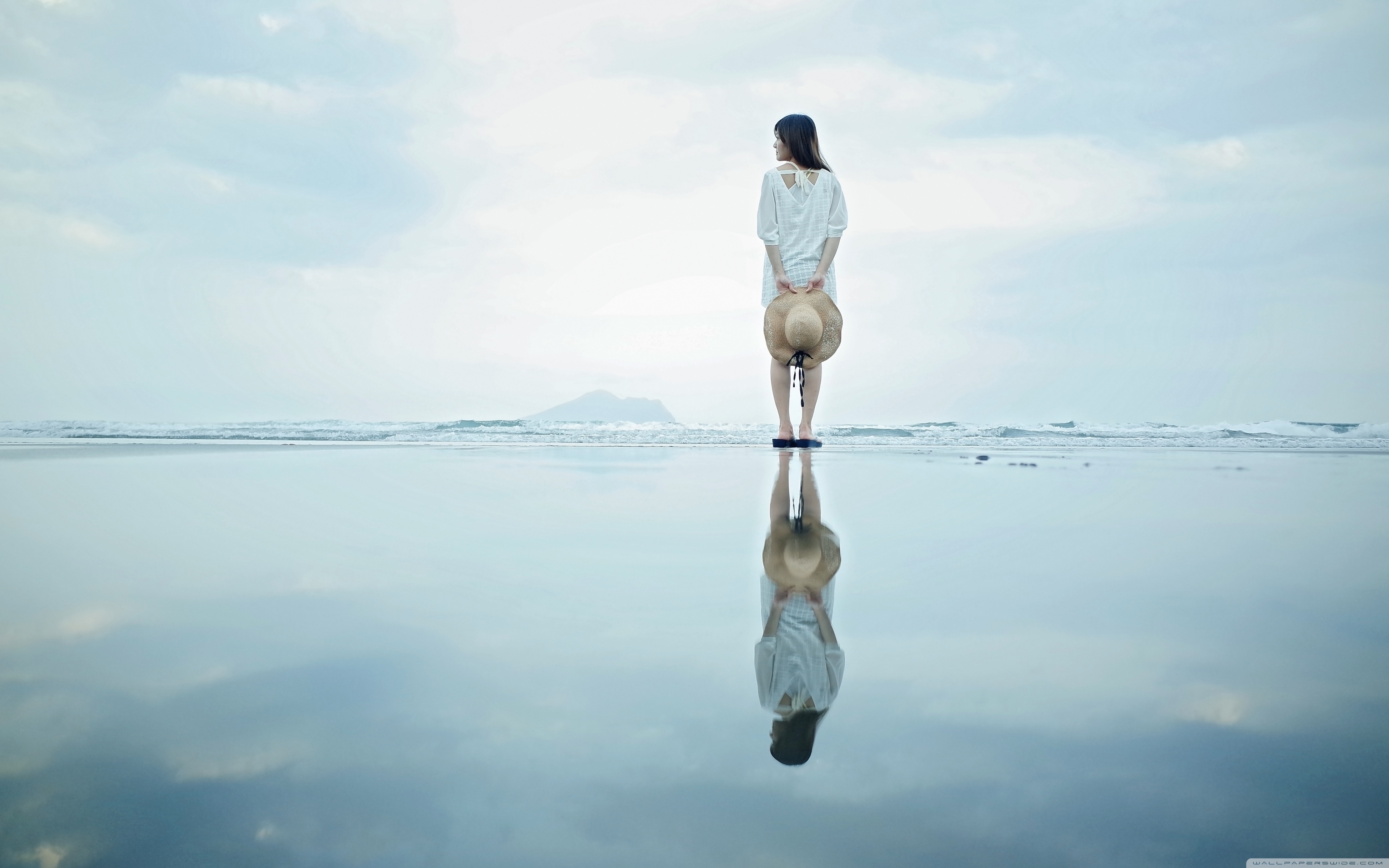 Girl Alone In Beach - HD Wallpaper 