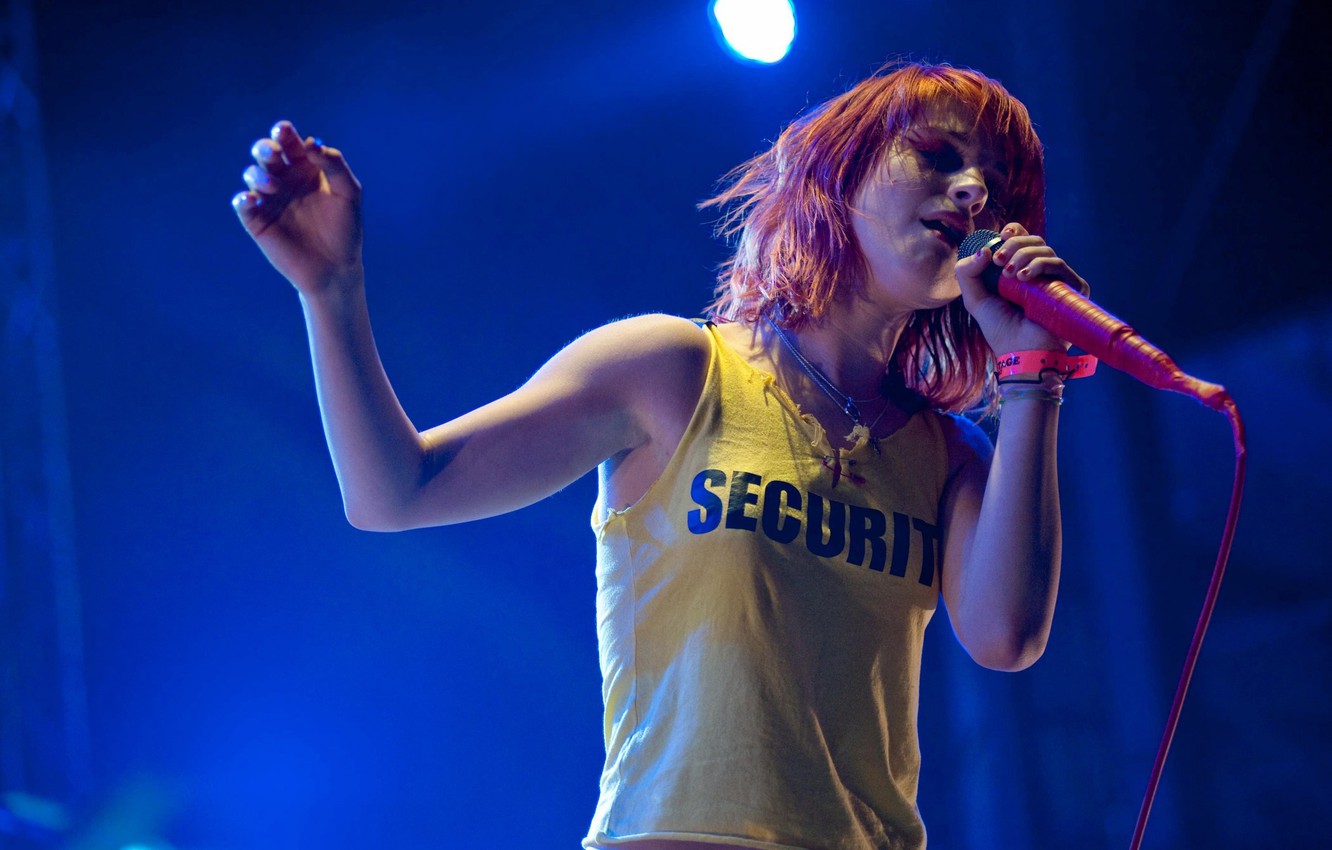 Photo Wallpaper Red, Girl, Sexy, Paramore, Hayley Williams, - Singing - HD Wallpaper 