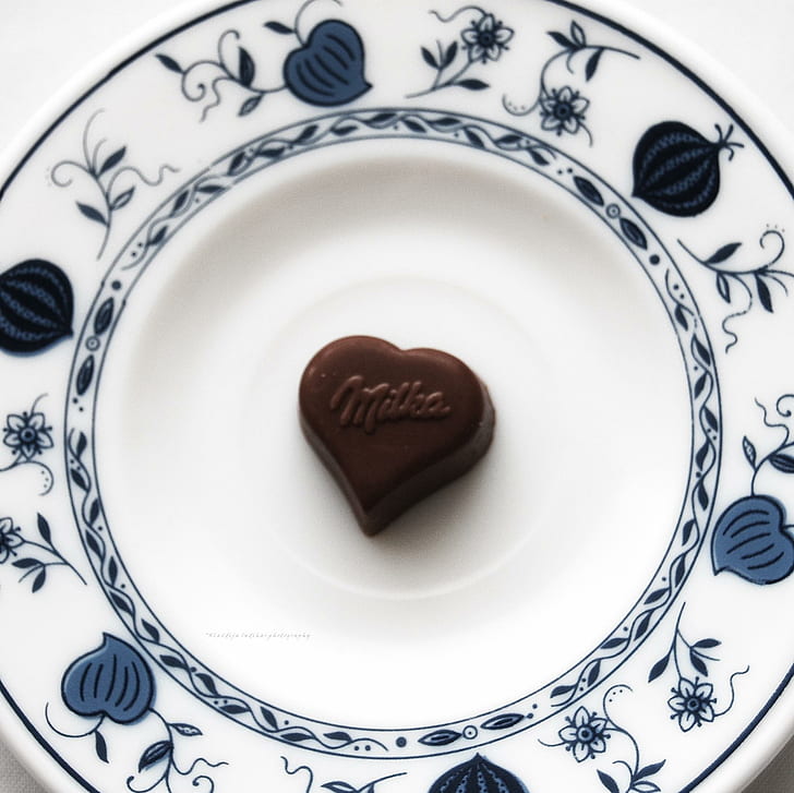 Dare To Be Tender, Heart Shaped Brown Milka Chocolate - Heart - HD Wallpaper 