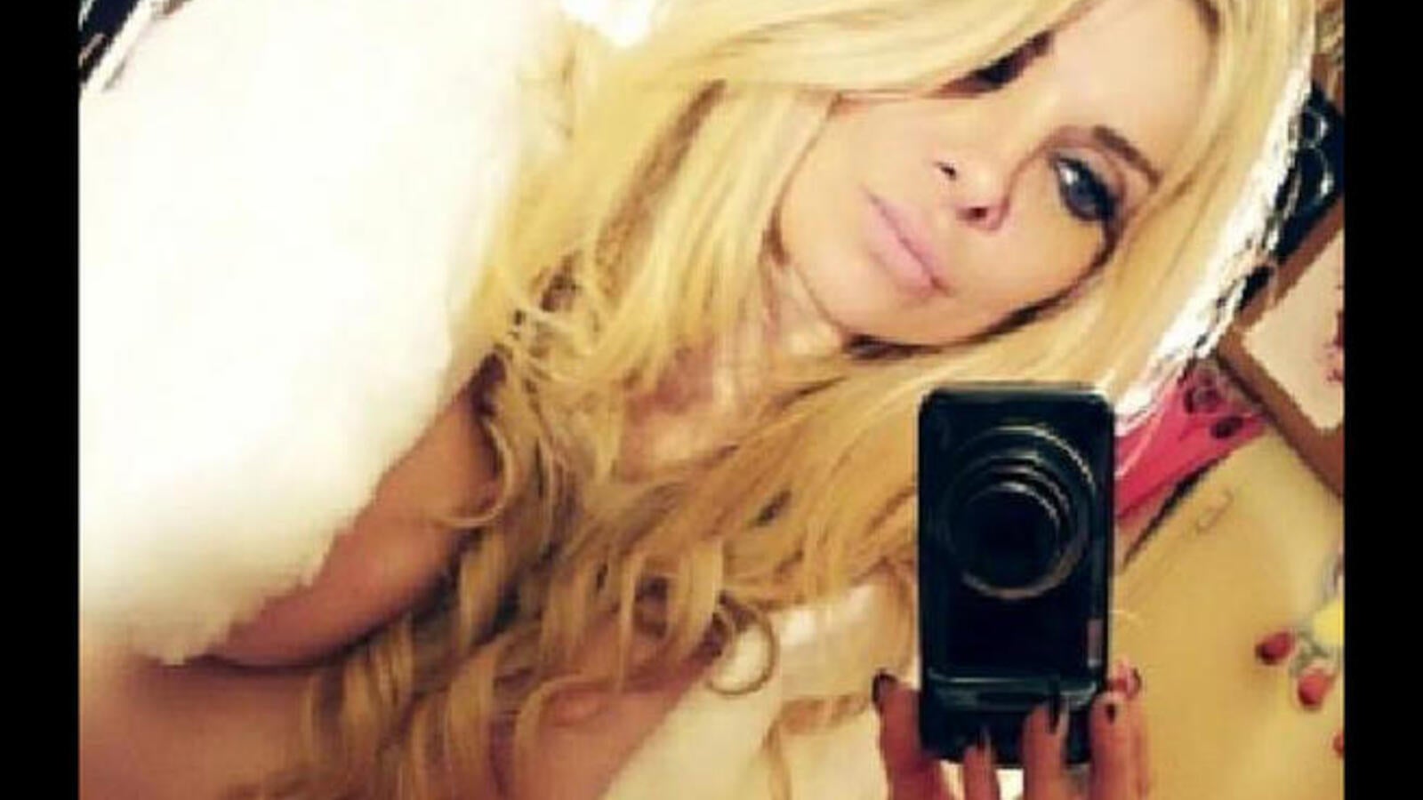 The Revealing Pic That Caused A Fb Madness For The - HD Wallpaper 