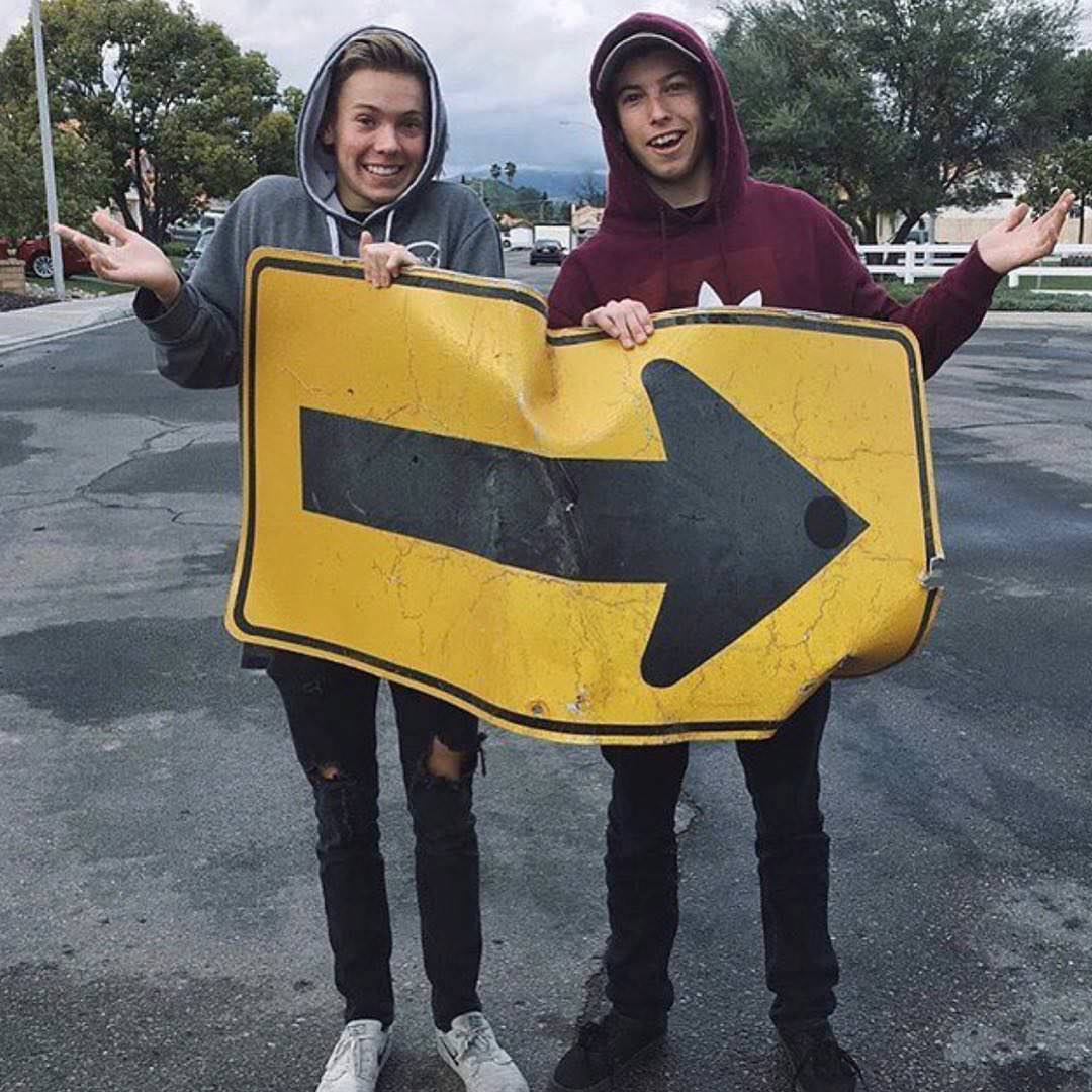 Photo Of Tanner Fox & His Friend Maverick Leonard - Maverick Tanner Fox Friend - HD Wallpaper 