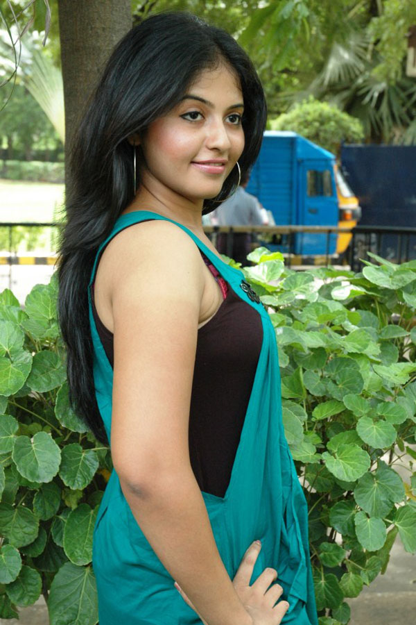 Sleeveless Hot Sexy Indians - 600x900 Wallpaper - teahub.io