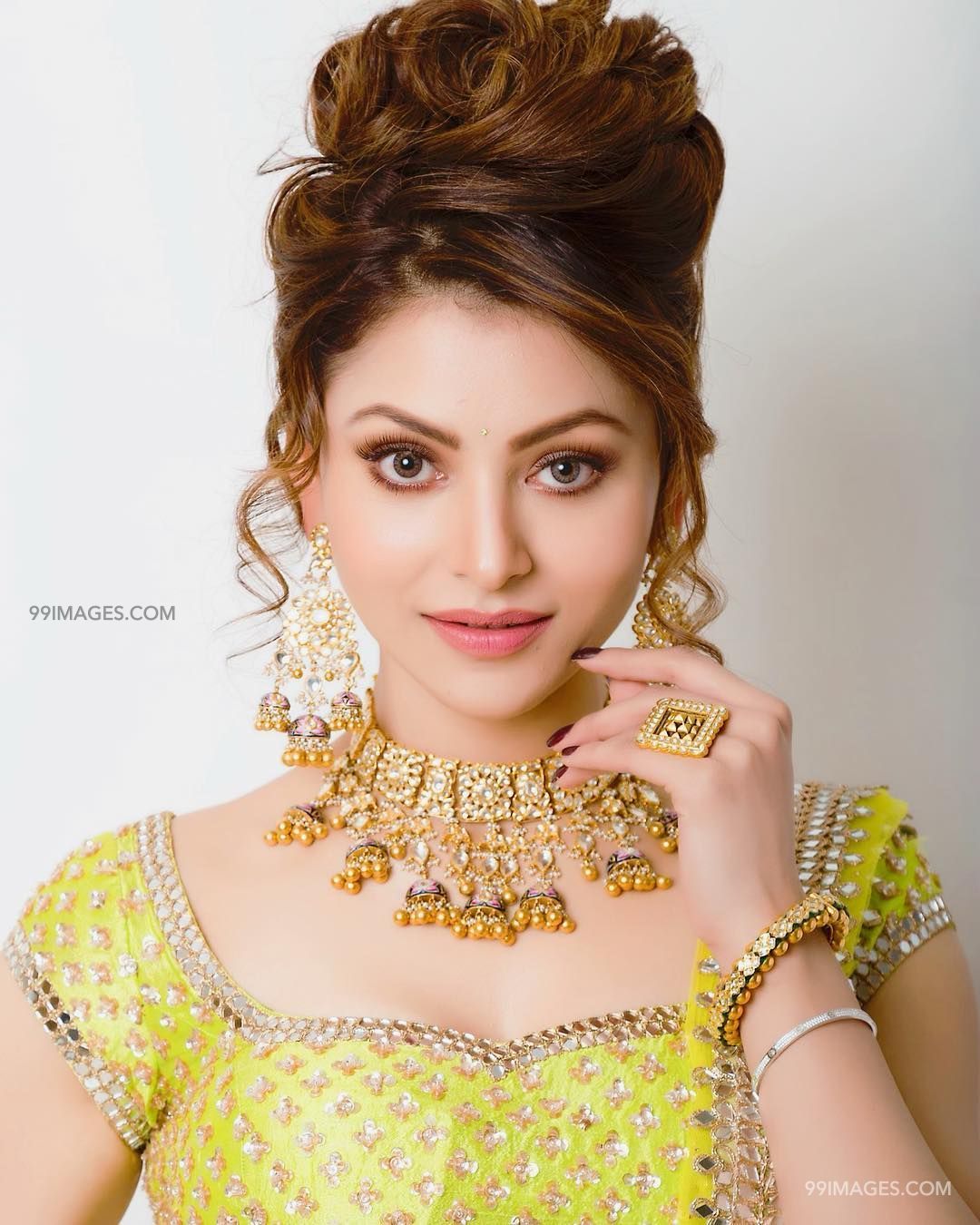 Urvashi Rautela Beautiful Photos & Mobile Wallpapers - Urvashi Rautela - HD Wallpaper 