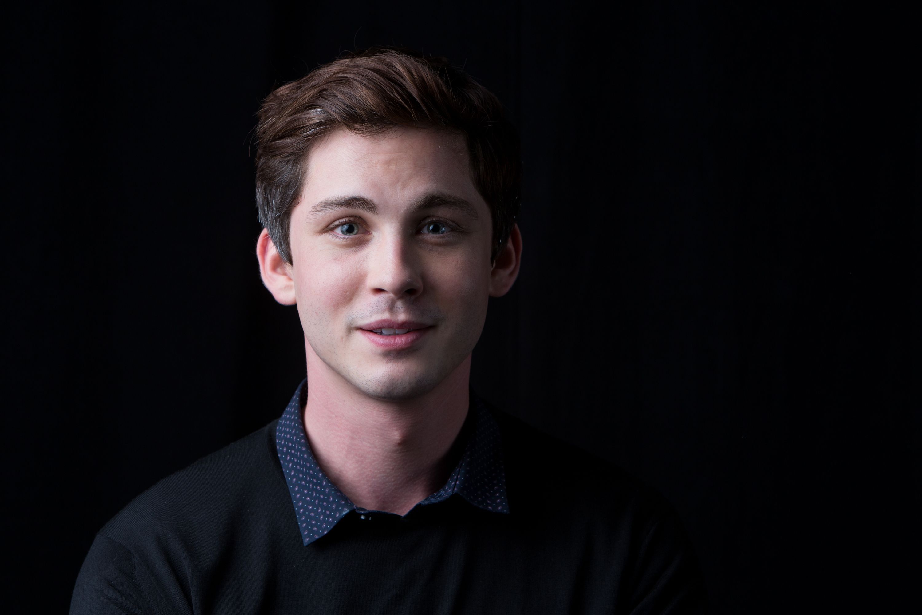 Logan Lerman Widescreen Hd Wallpaper - Logan Lerman 2016 - HD Wallpaper 