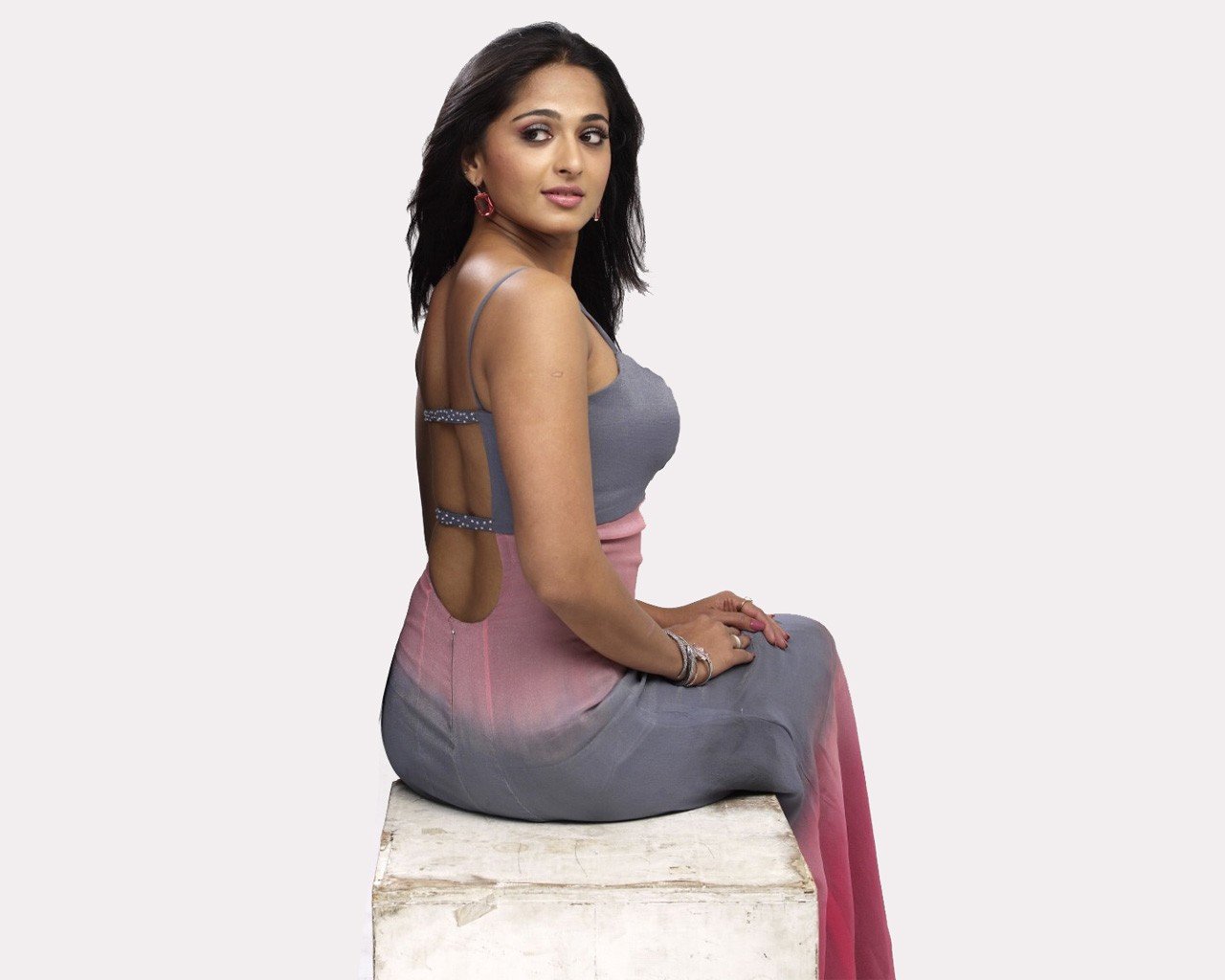 Anushka Shetty Hot Bikini Hd - HD Wallpaper 