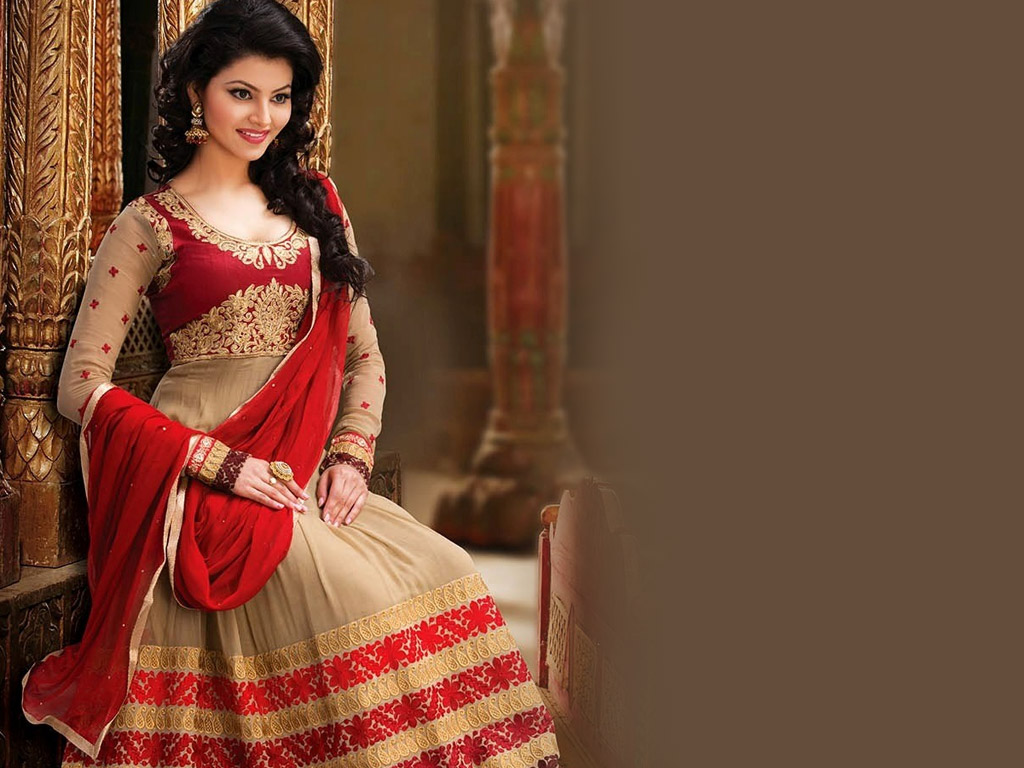 Traditional Urvashi Rautela - Anarkali Suits Party Wear With Price - HD Wallpaper 