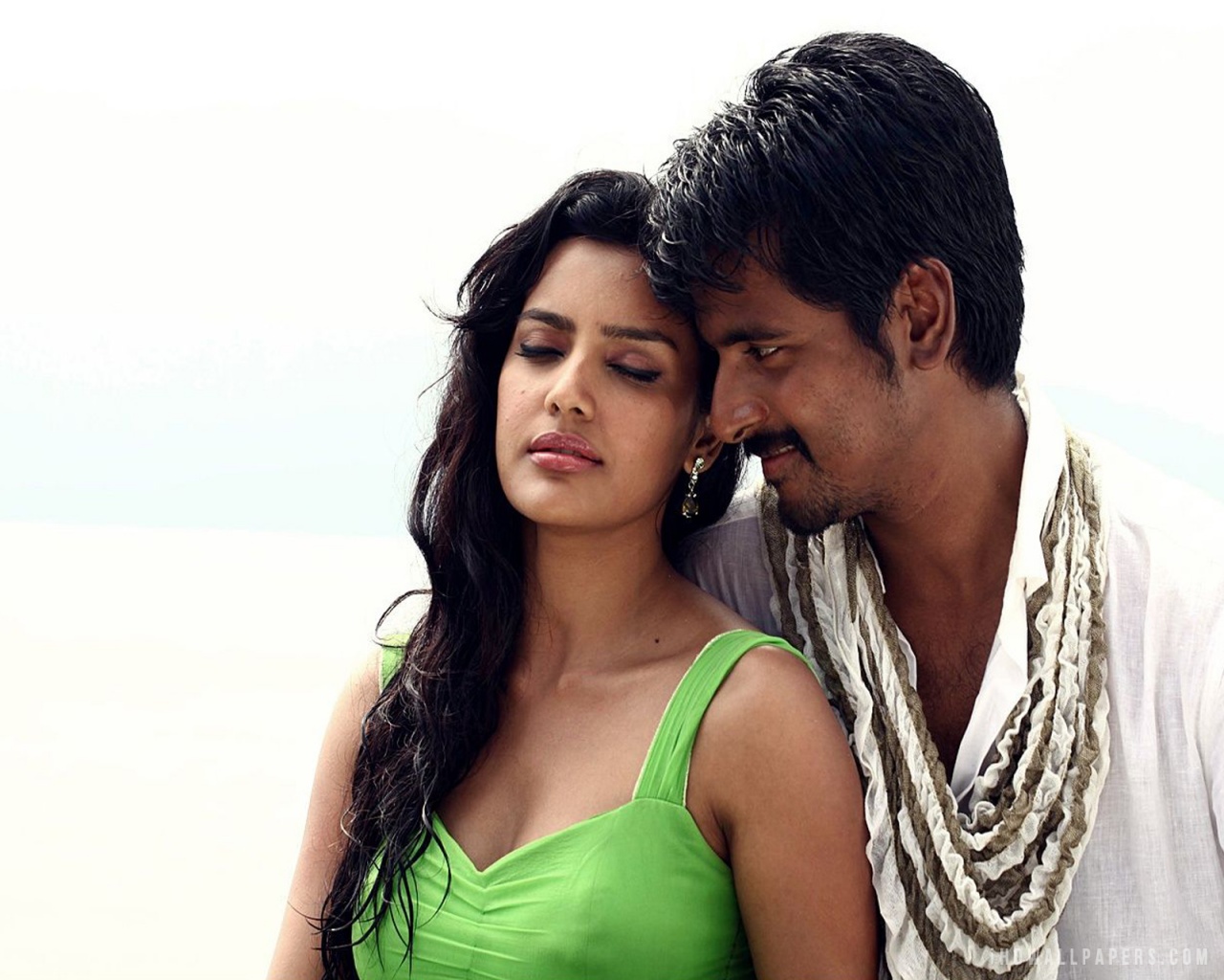 Sivakarthikeyan Priya Anand Ethir Neechal Wallpaper - Priya Anand Ethir Neechal - HD Wallpaper 