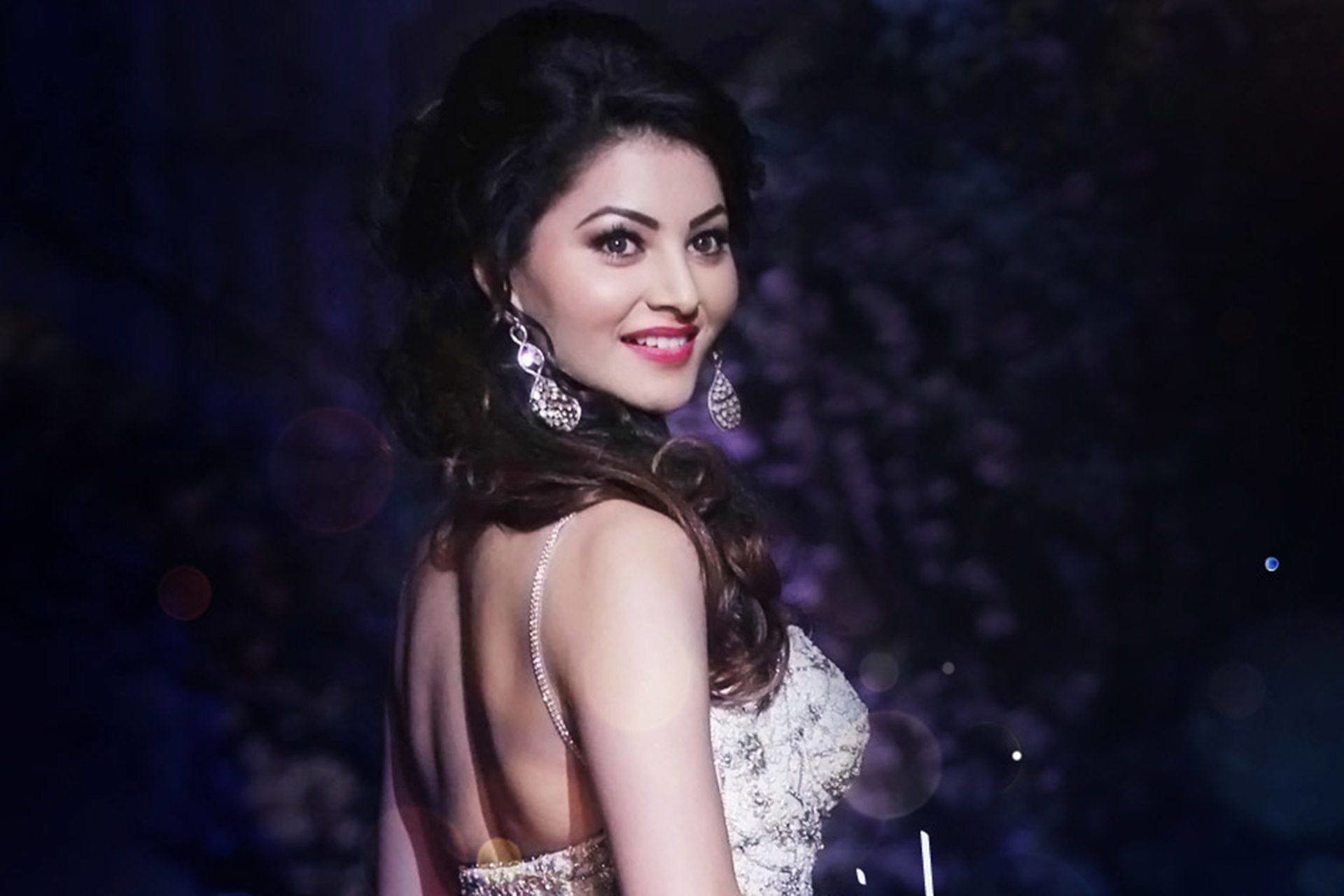 [25*] Urvashi Rautela Hd Wallpapers From Latest Movie - Urvashi Rautela - HD Wallpaper 