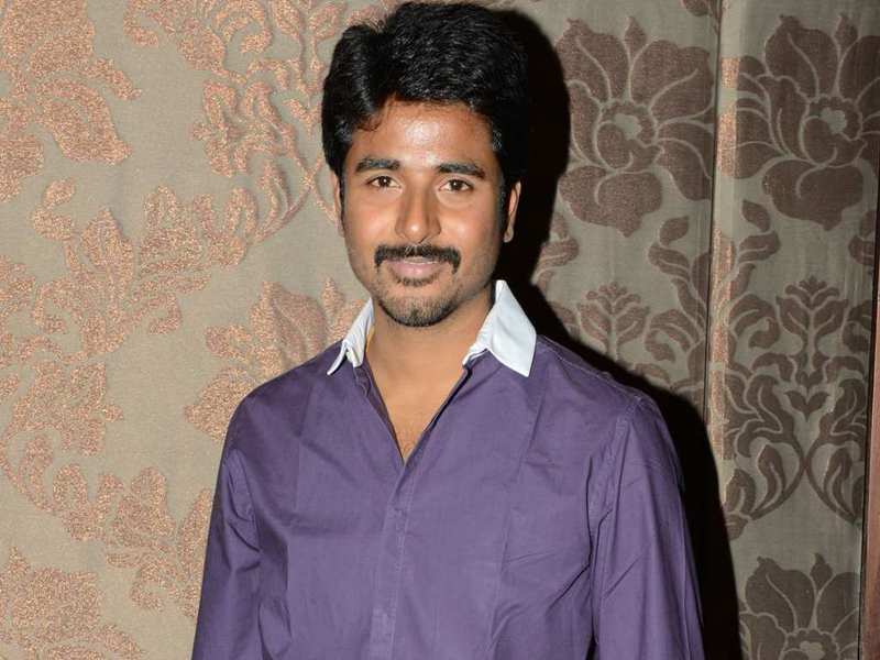 Sivakarthikeyan Names His Daughter - Sivakarthikeyan With Daughter - HD Wallpaper 
