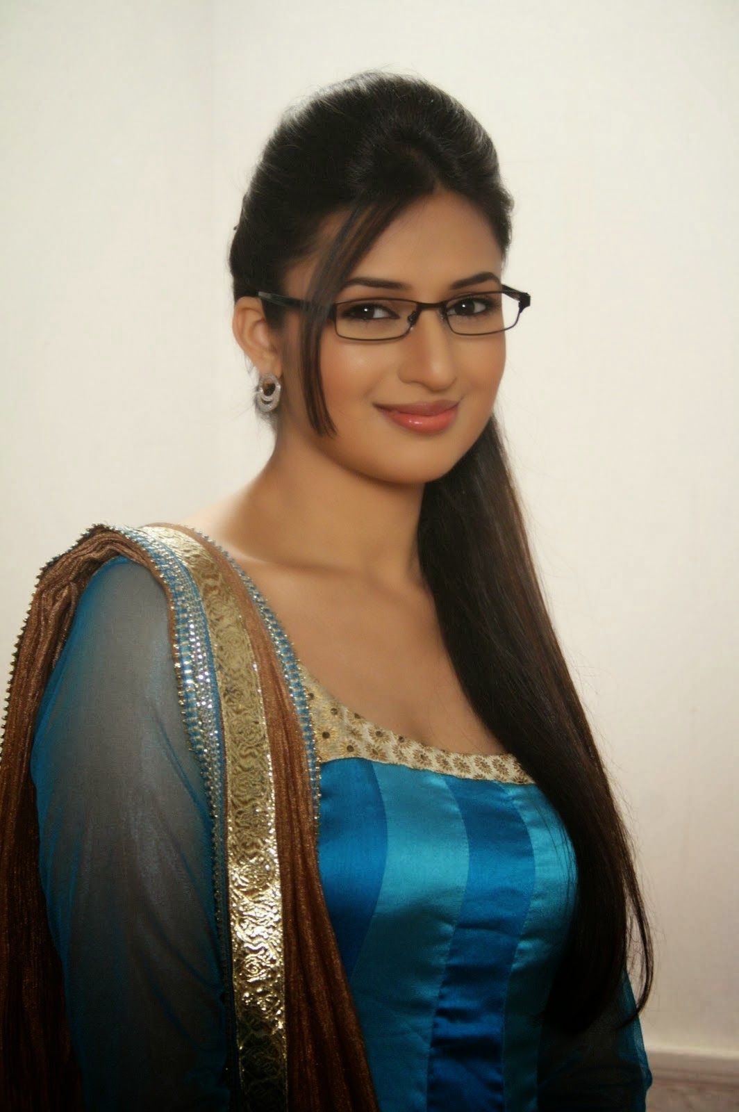 Divyanka Tripathi Wallpapers - HD Wallpaper 