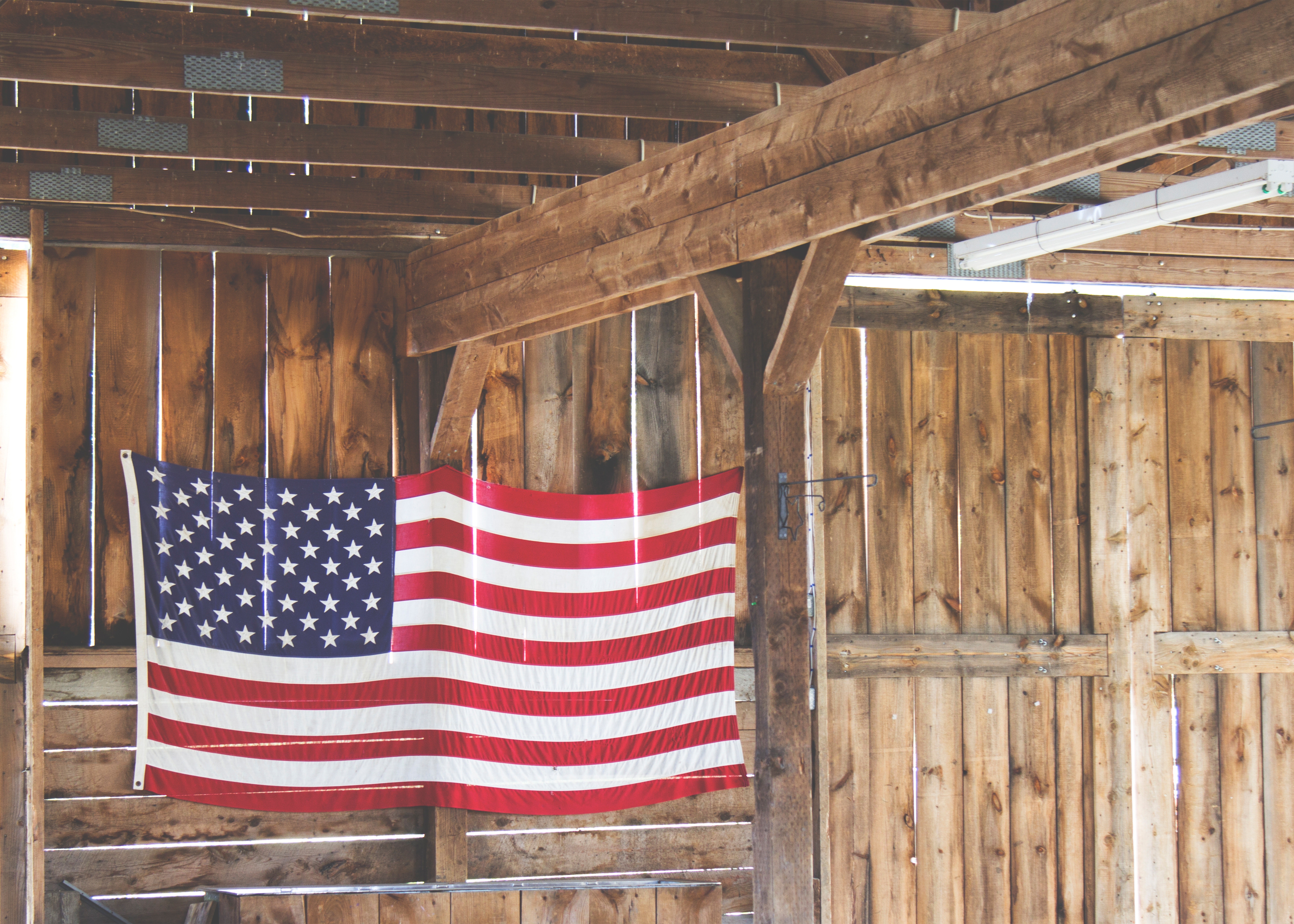 American Flag Barn Background - HD Wallpaper 