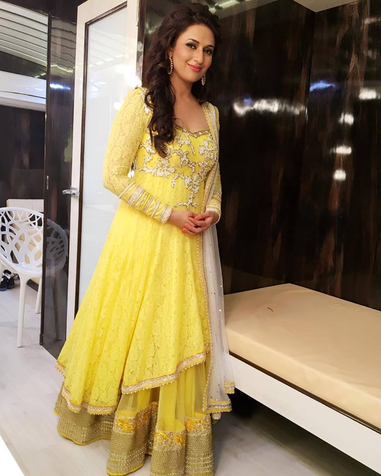 Hd Wallpapers Divyanka Tripathi - Divyanka Tripathi Dresses Online - HD Wallpaper 