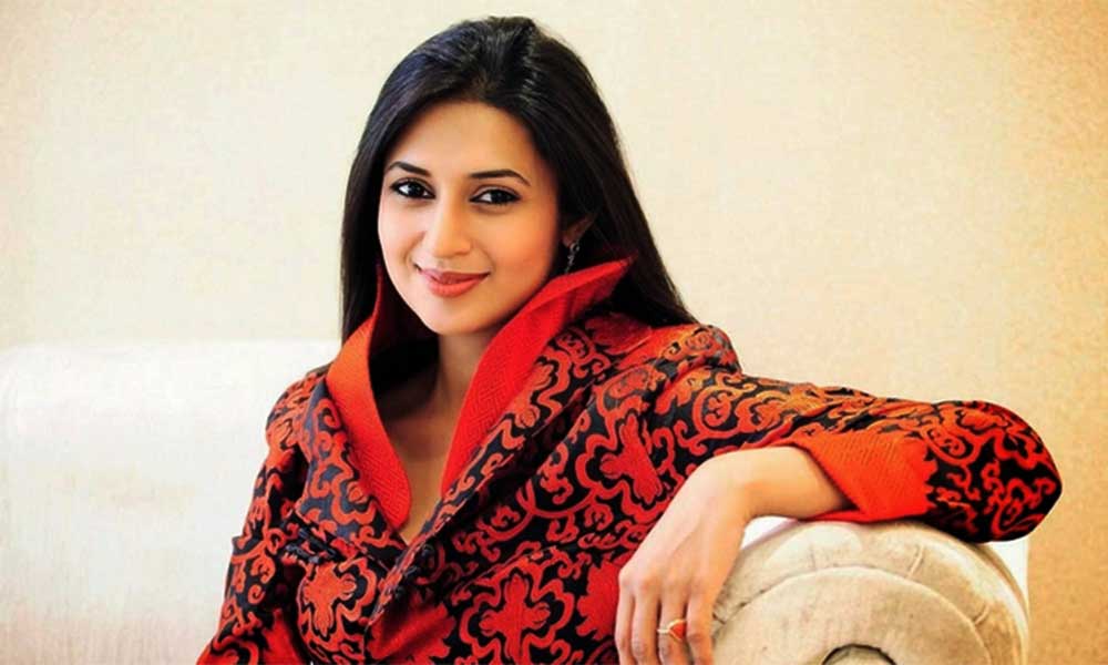 Divyanka Tripathi Images Latest - HD Wallpaper 