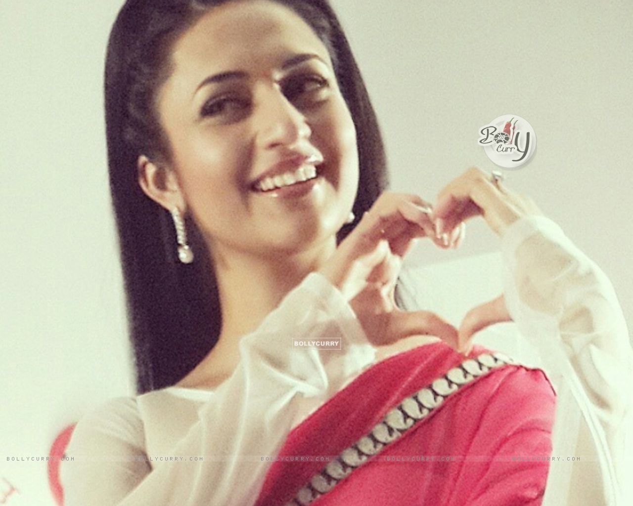 Divyanka Tripathi In Star Lus Valentine S Day Promotion - Divyanka Tripathi - HD Wallpaper 