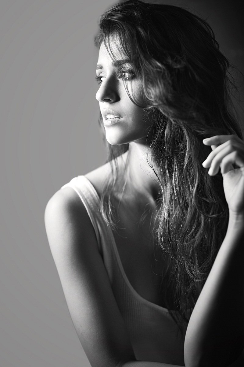 Disha Patani Black And White - HD Wallpaper 