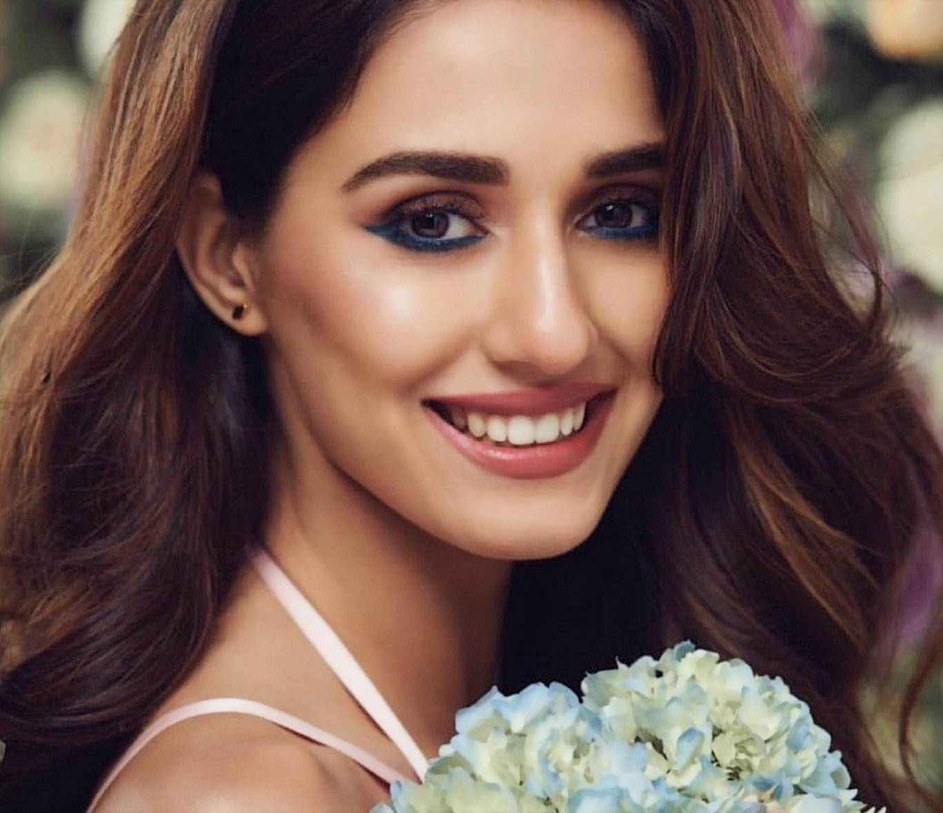 Disha Patani Beautiful Face Latest Wallpaper - Disha Patane - HD Wallpaper 