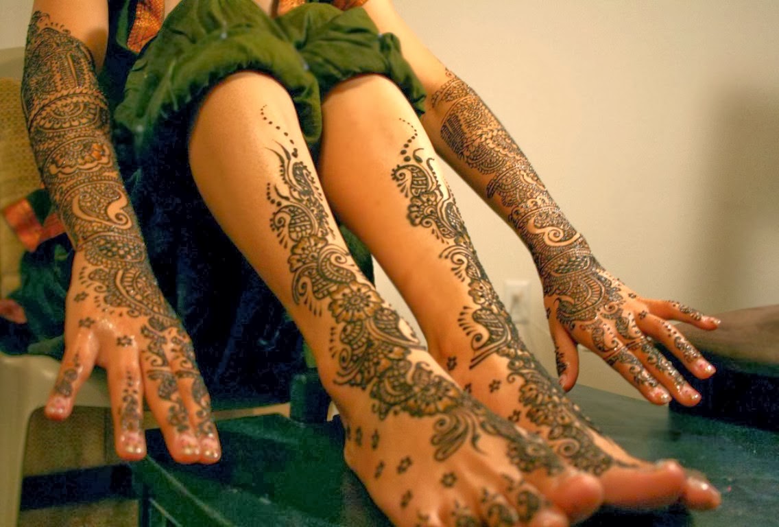 Mehndi Design Wallpaper - Indian Girls Feet In Yoga - HD Wallpaper 