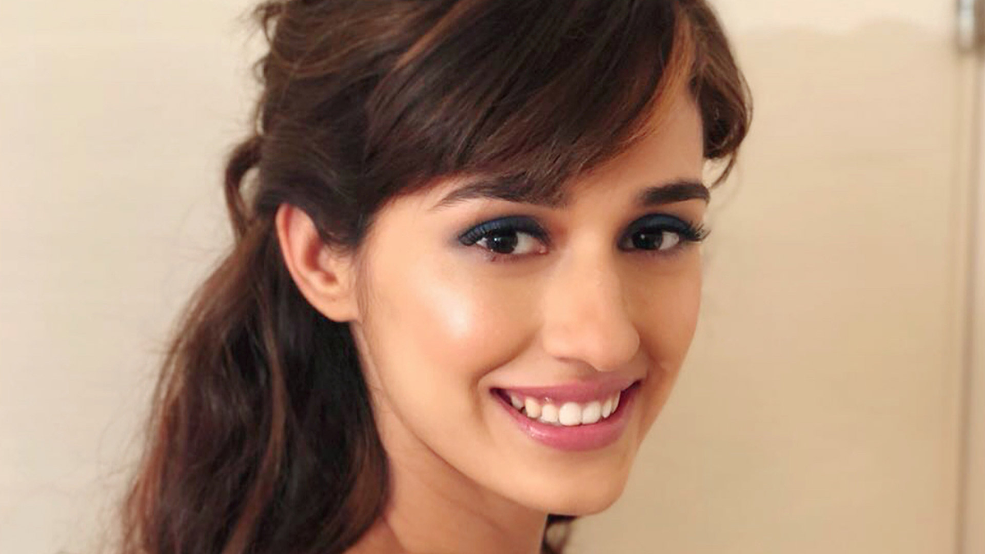 Disha Patani - HD Wallpaper 
