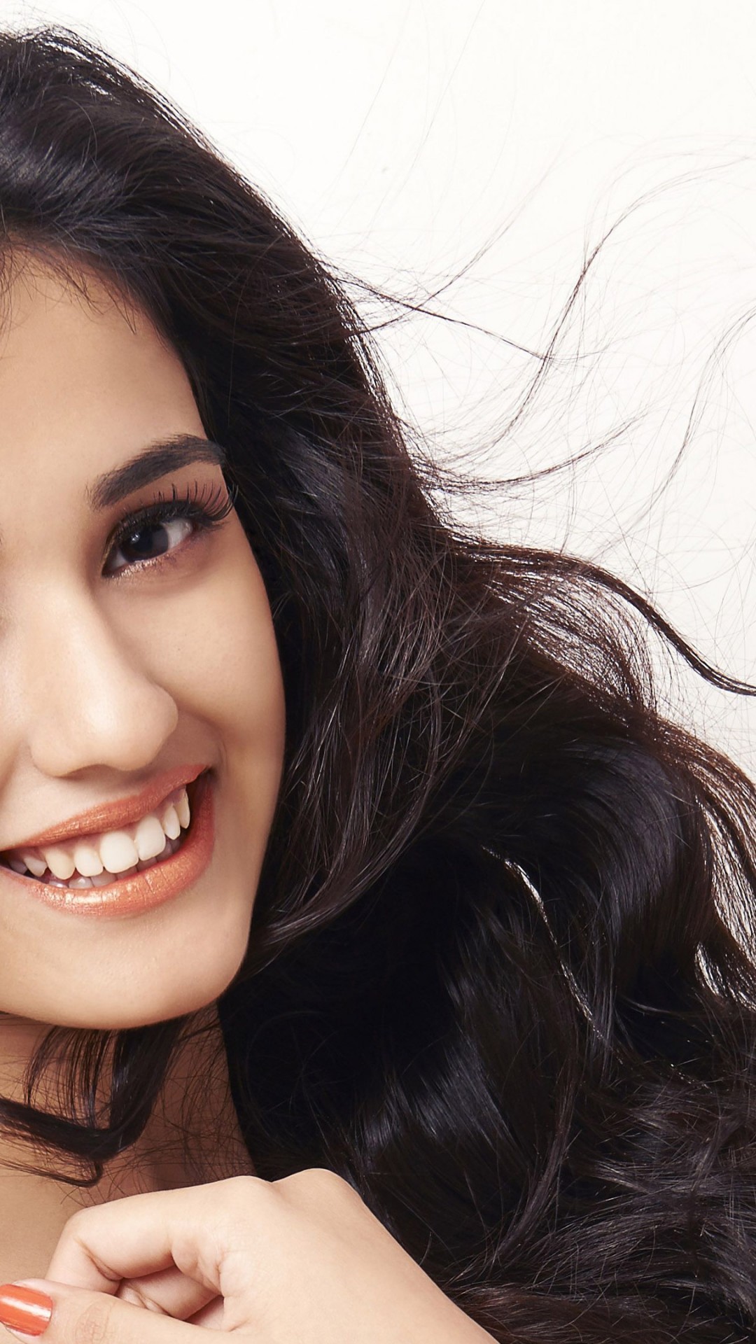 Disha Patani, Indian Actress, Brunette, Smiling - Disha Patani - HD Wallpaper 
