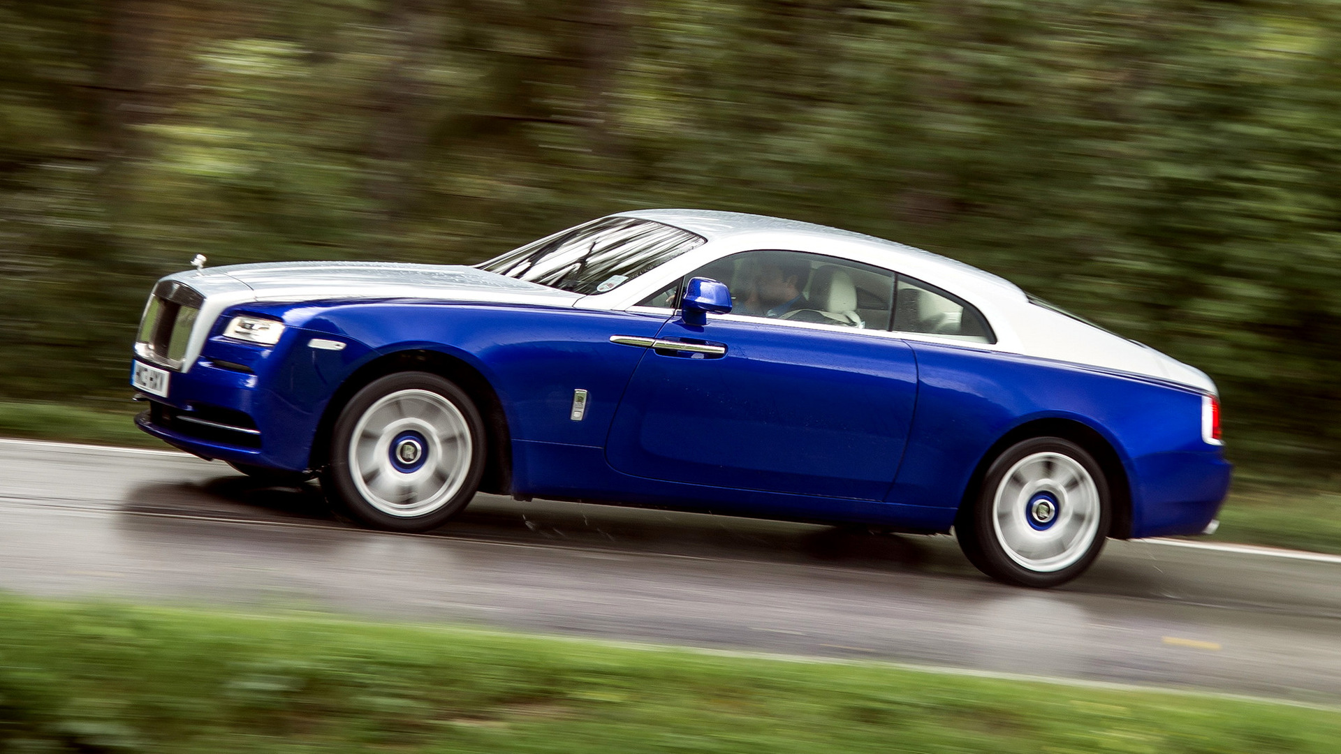 Rolls Royce Wraith Wallpaper Hd - Ship Carrying Car Capsized - HD Wallpaper 