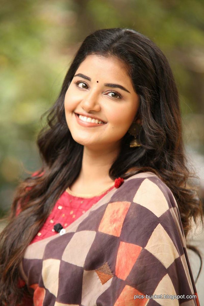 Anupama Parameswaran - HD Wallpaper 