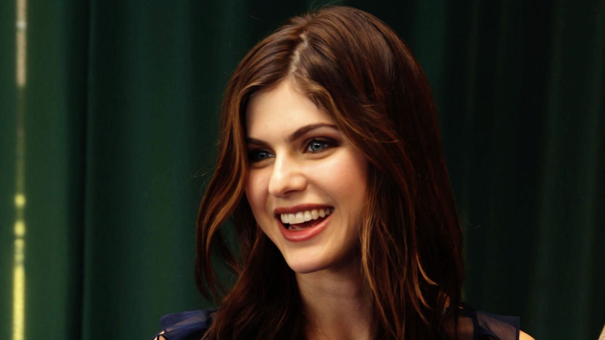 Alexandra Daddario - HD Wallpaper 