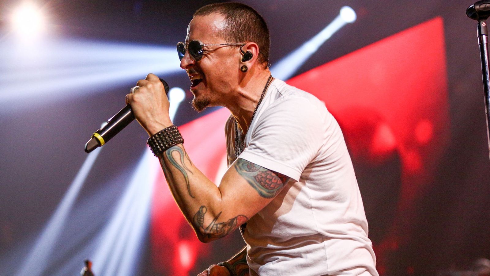 Linkin Park Singer Chester Bennington - Linkin Park Singer Died - HD Wallpaper 